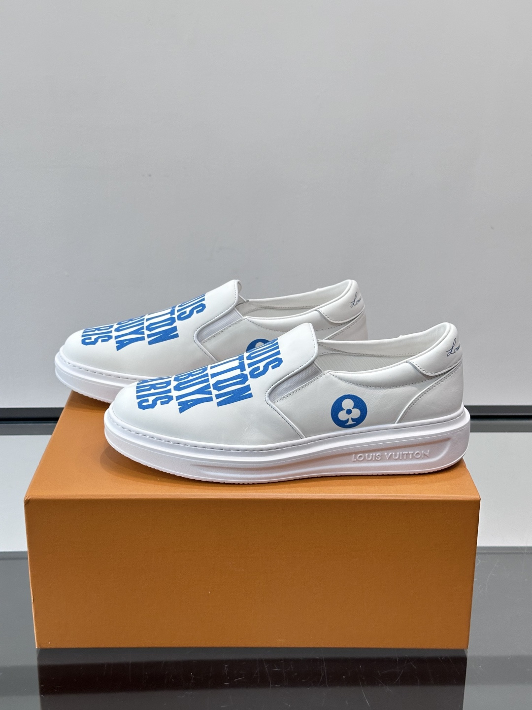 Louis Vuitton路易威登 男士乐福鞋👞🔝纳帕小牛皮鞋面，彩印高周波品牌图腾、鞋舌.车缝松紧带、