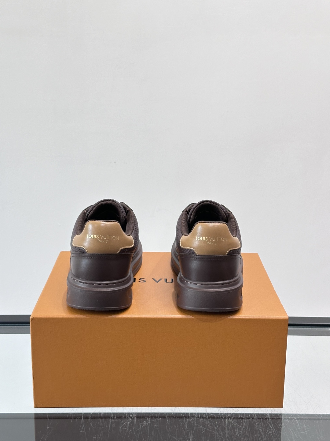 LV Beverly男士休闲鞋，经典Monogram老花压纹，质感细腻又高级；。厚底设计悄悄增高约4cm