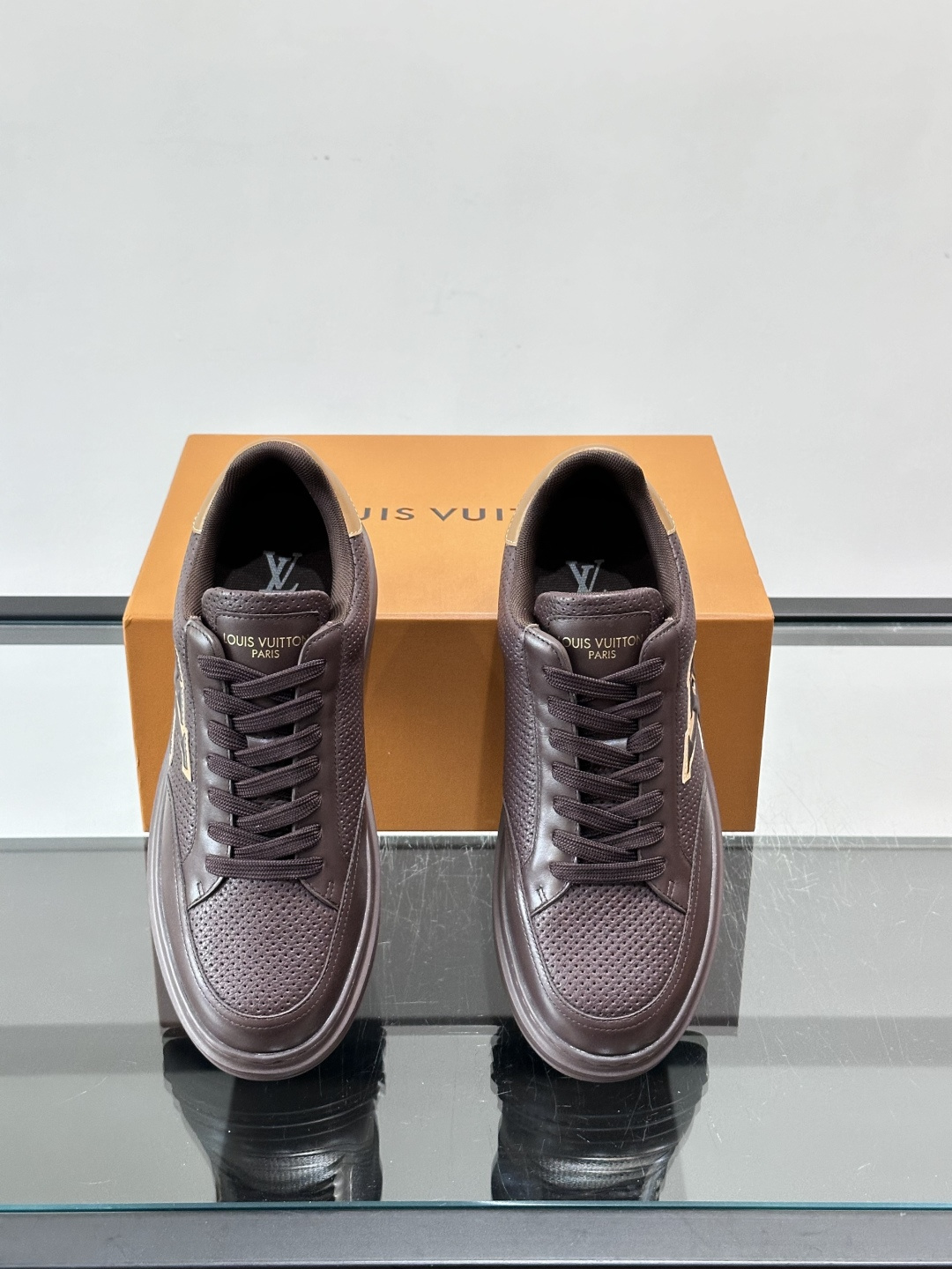 LV Beverly男士休闲鞋，经典Monogram老花压纹，质感细腻又高级；。厚底设计悄悄增高约4cm