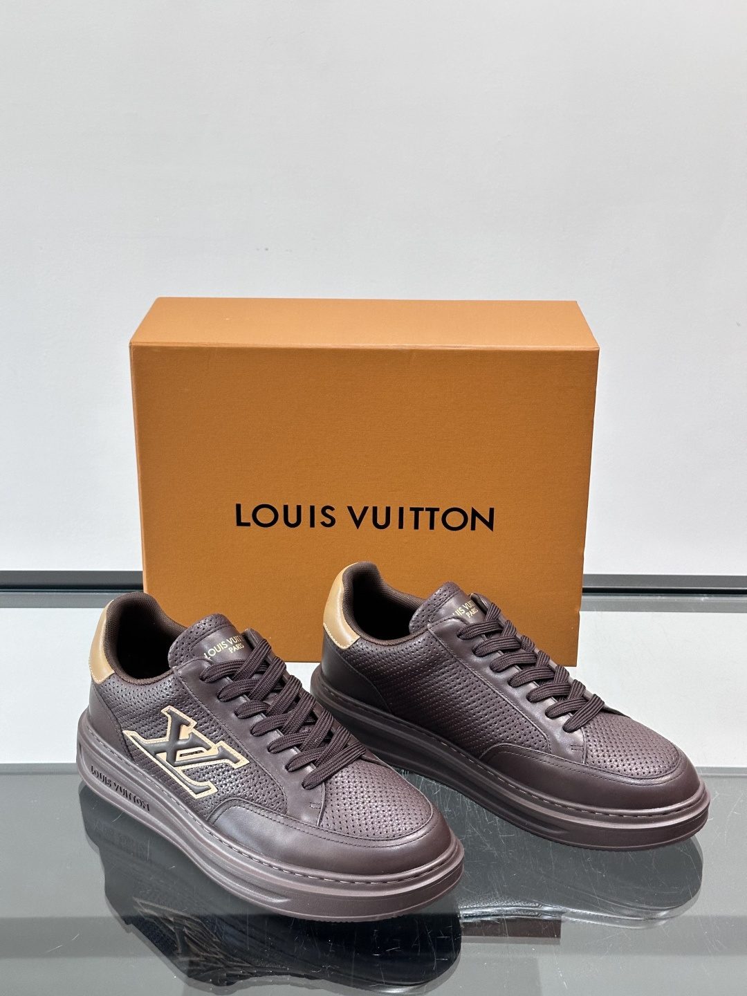 LV Beverly男士休闲鞋，经典Monogram老花压纹，质感细腻又高级；。厚底设计悄悄增高约4cm