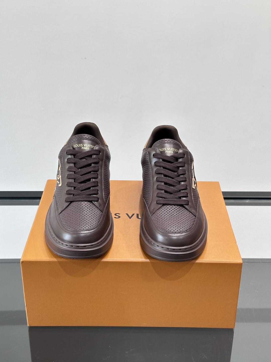 LV Beverly男士休闲鞋，经典Monogram老花压纹，质感细腻又高级；。厚底设计悄悄增高约4cm