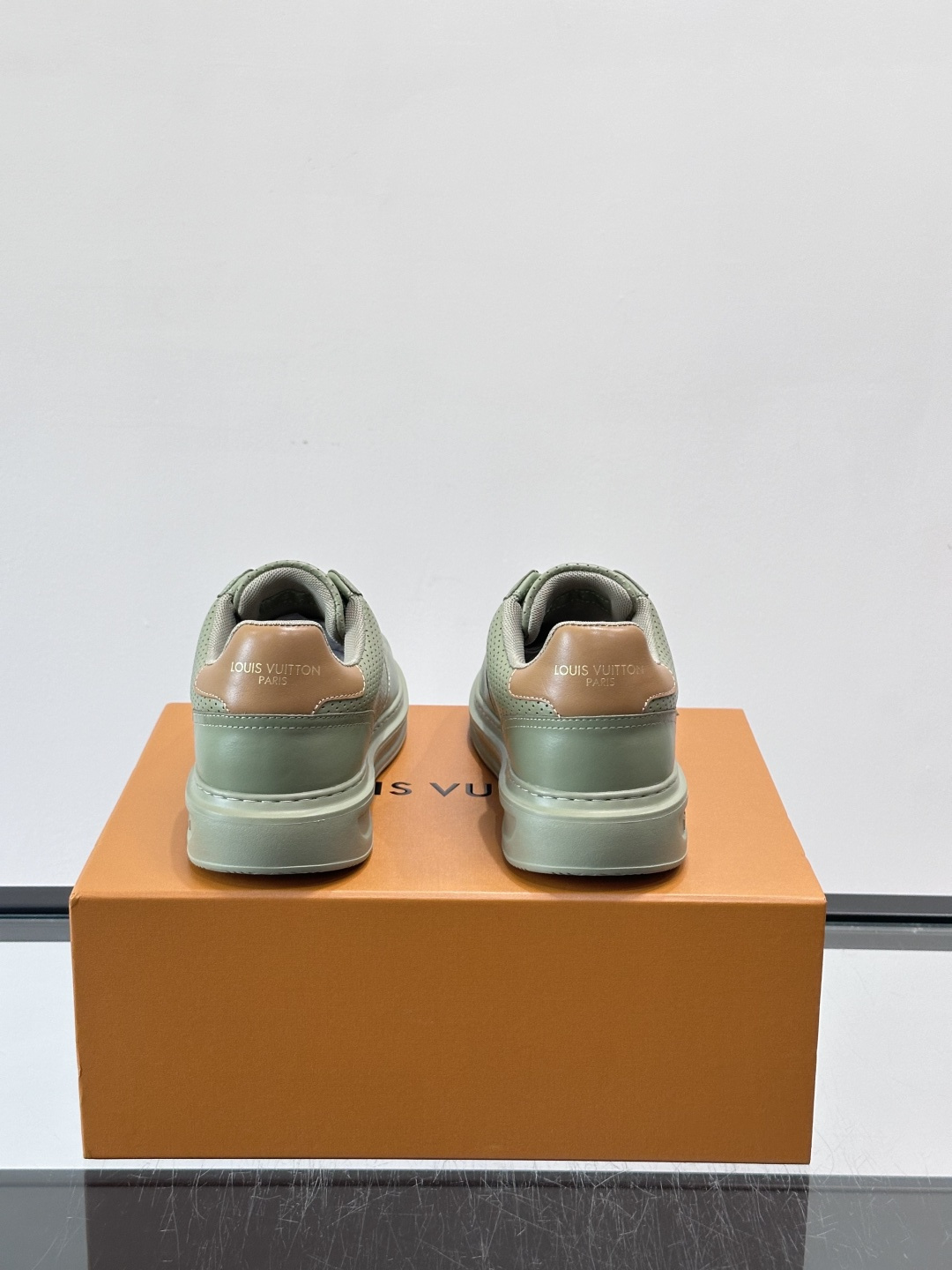 LV Beverly男士休闲鞋，经典Monogram老花压纹，质感细腻又高级；。厚底设计悄悄增高约4cm