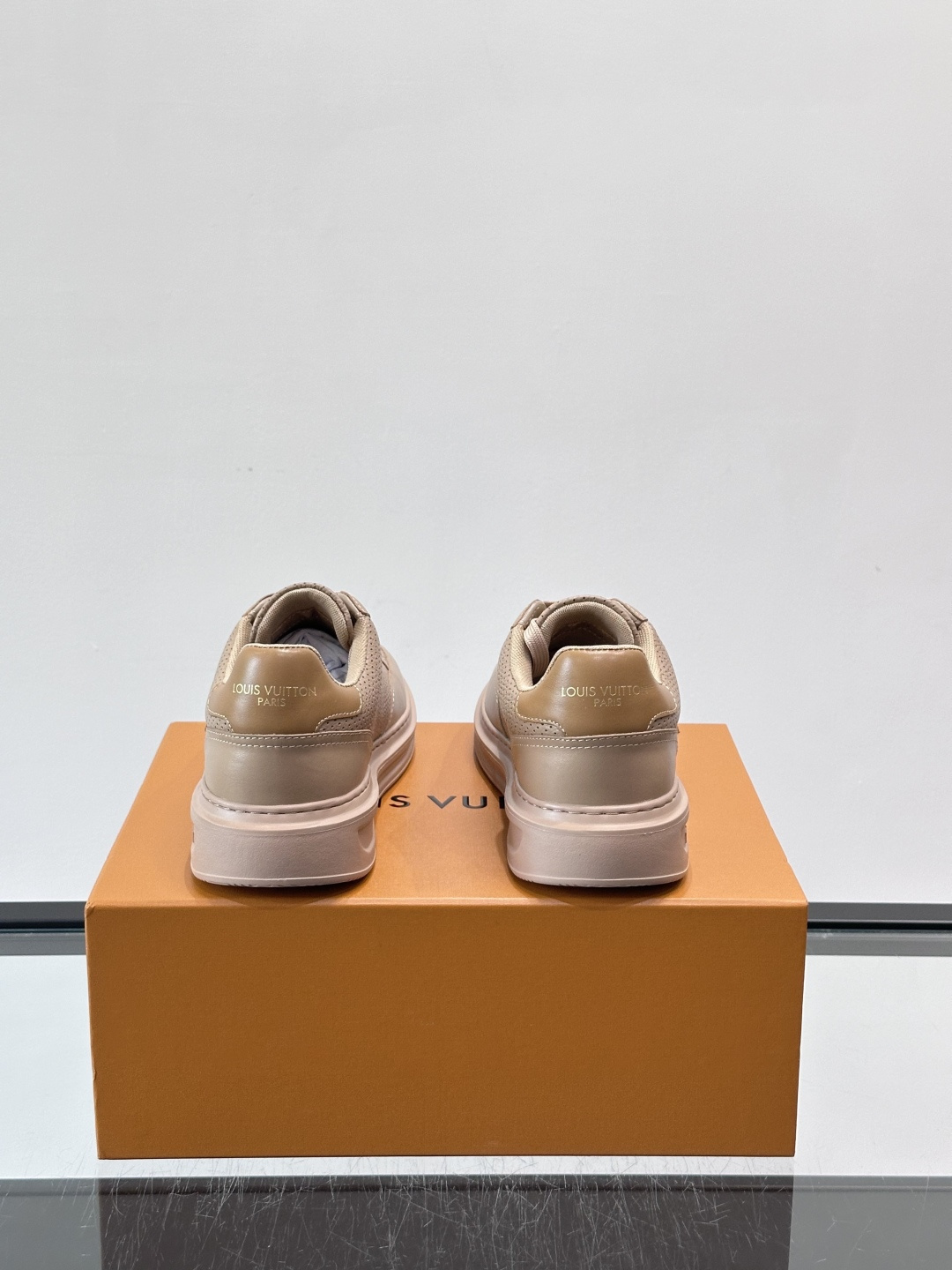 LV Beverly男士休闲鞋，经典Monogram老花压纹，质感细腻又高级；。厚底设计悄悄增高约4cm