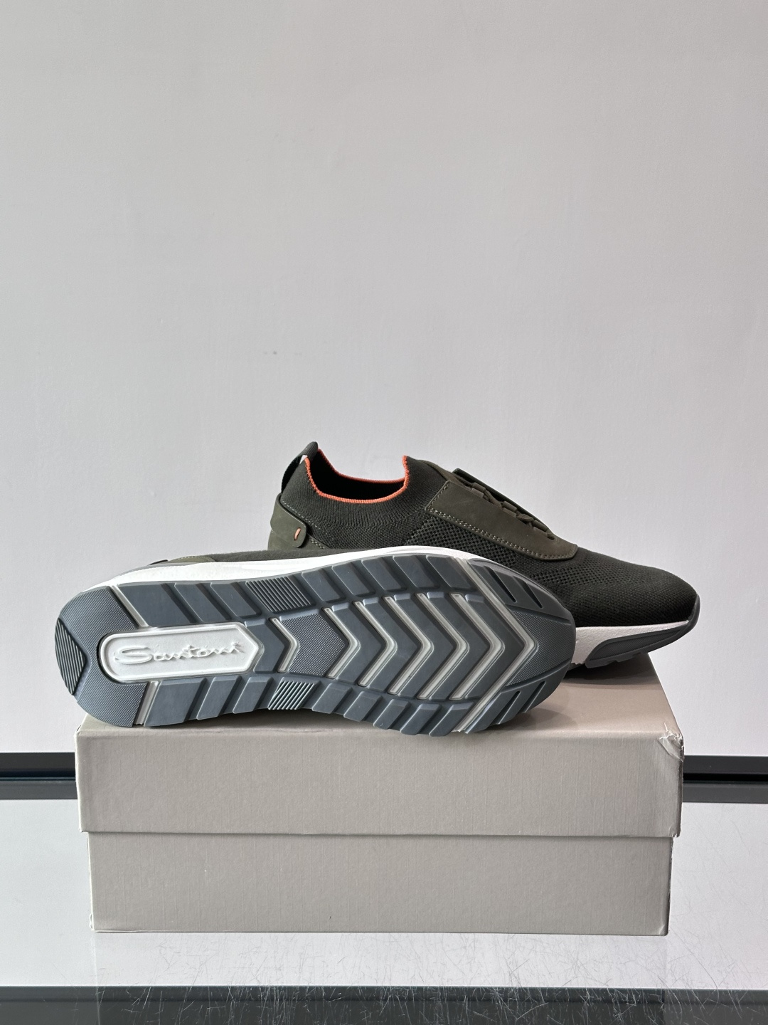 Santoni/圣东尼新款男士休闲运动鞋，进口一体飞织材质，质感高端细腻，小牛皮垫脚，贴肤柔软，简约不简