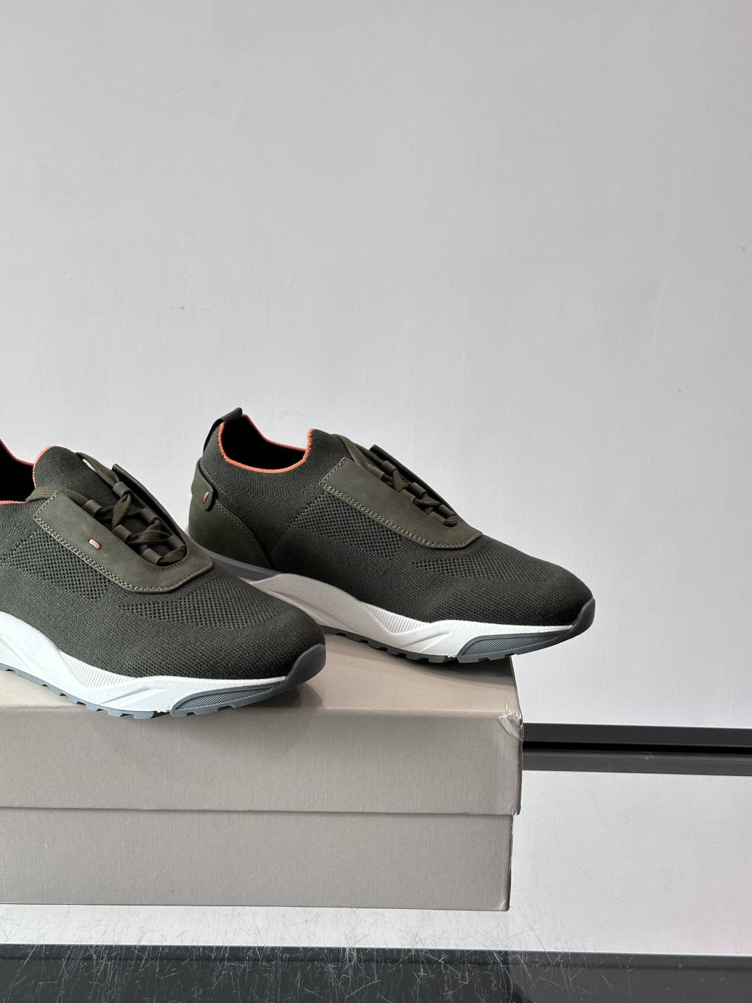 Santoni/圣东尼新款男士休闲运动鞋，进口一体飞织材质，质感高端细腻，小牛皮垫脚，贴肤柔软，简约不简