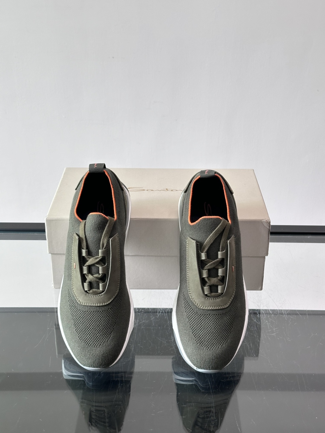 Santoni/圣东尼新款男士休闲运动鞋，进口一体飞织材质，质感高端细腻，小牛皮垫脚，贴肤柔软，简约不简