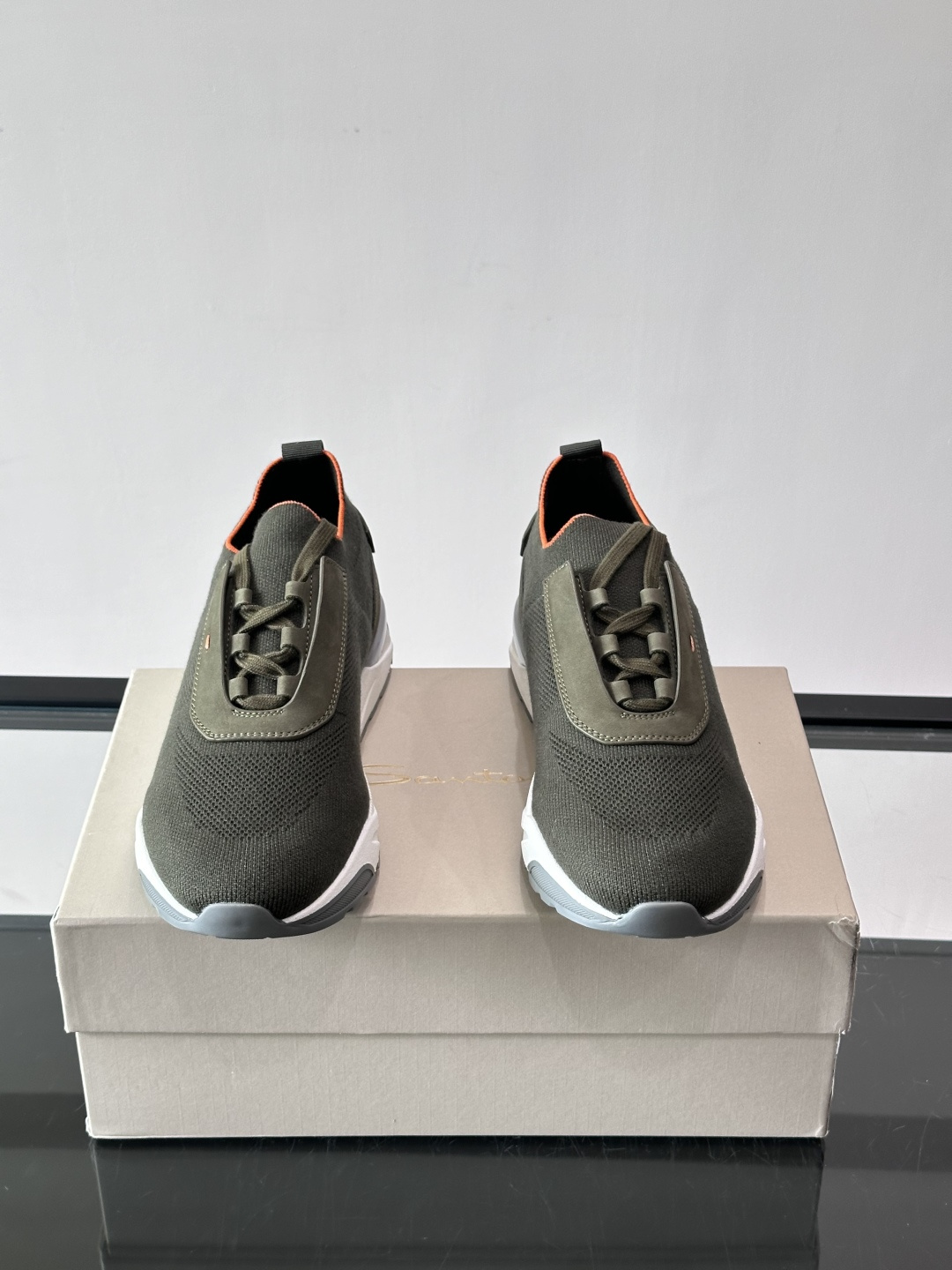 Santoni/圣东尼新款男士休闲运动鞋，进口一体飞织材质，质感高端细腻，小牛皮垫脚，贴肤柔软，简约不简