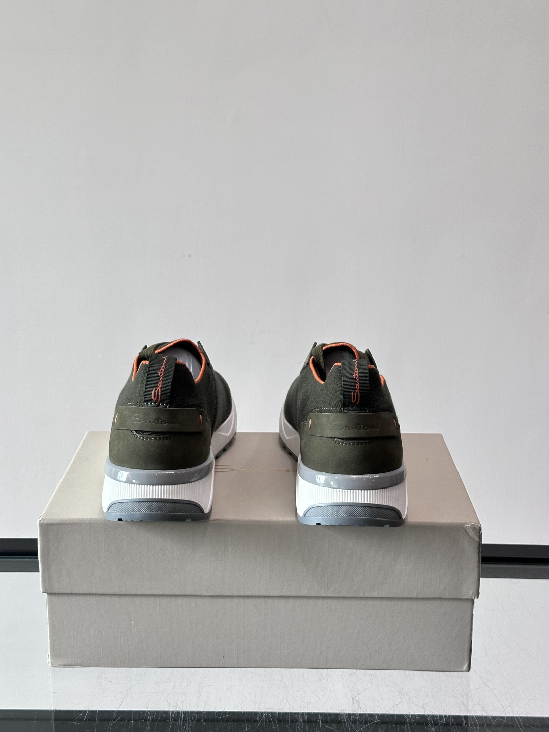 Santoni/圣东尼新款男士休闲运动鞋，进口一体飞织材质，质感高端细腻，小牛皮垫脚，贴肤柔软，简约不简