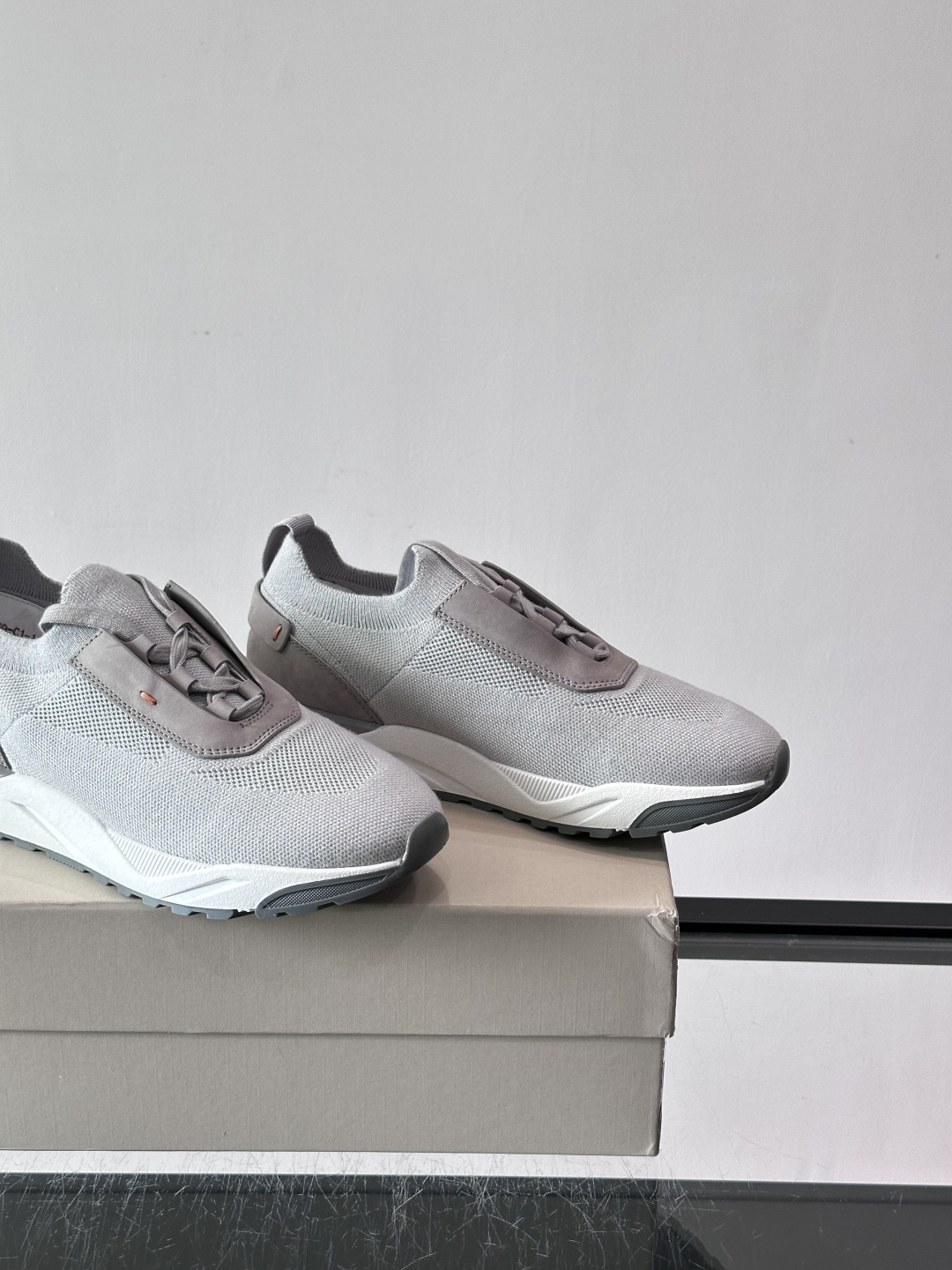 Santoni/圣东尼新款男士休闲运动鞋，进口一体飞织材质，质感高端细腻，小牛皮垫脚，贴肤柔软，简约不简