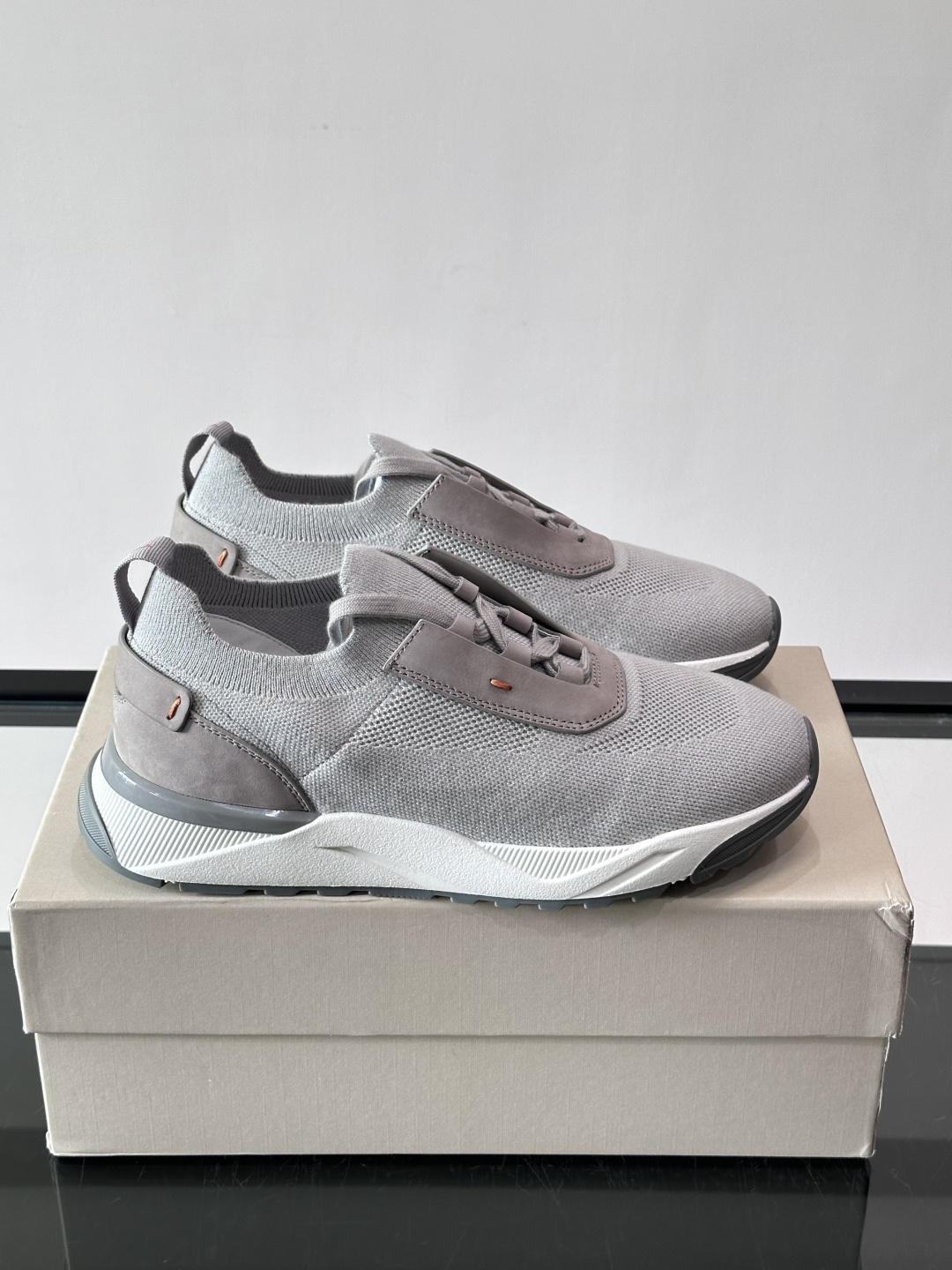 Santoni/圣东尼新款男士休闲运动鞋，进口一体飞织材质，质感高端细腻，小牛皮垫脚，贴肤柔软，简约不简