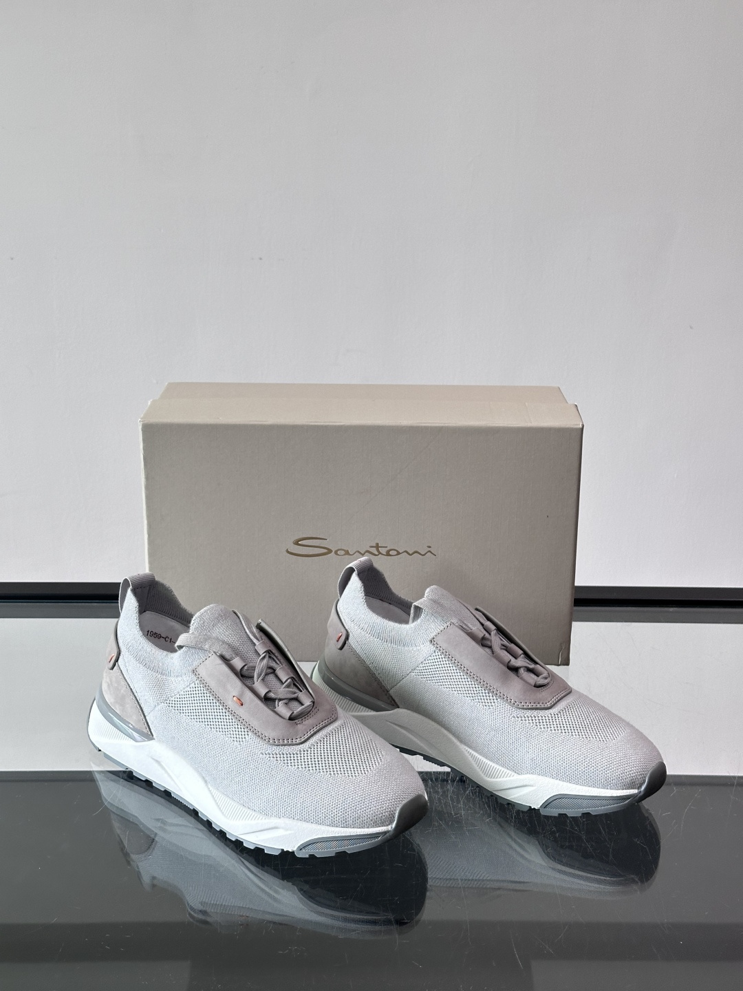 Santoni/圣东尼新款男士休闲运动鞋，进口一体飞织材质，质感高端细腻，小牛皮垫脚，贴肤柔软，简约不简