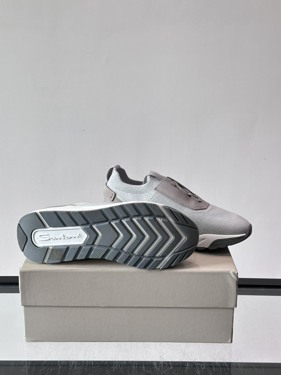 Santoni/圣东尼新款男士休闲运动鞋，进口一体飞织材质，质感高端细腻，小牛皮垫脚，贴肤柔软，简约不简