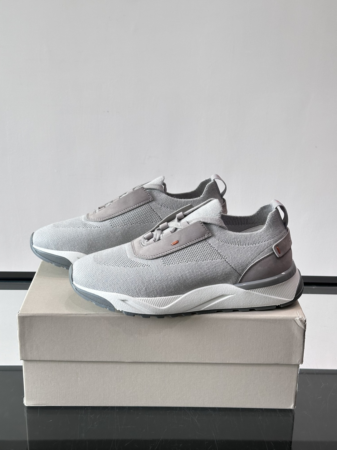 Santoni/圣东尼新款男士休闲运动鞋，进口一体飞织材质，质感高端细腻，小牛皮垫脚，贴肤柔软，简约不简