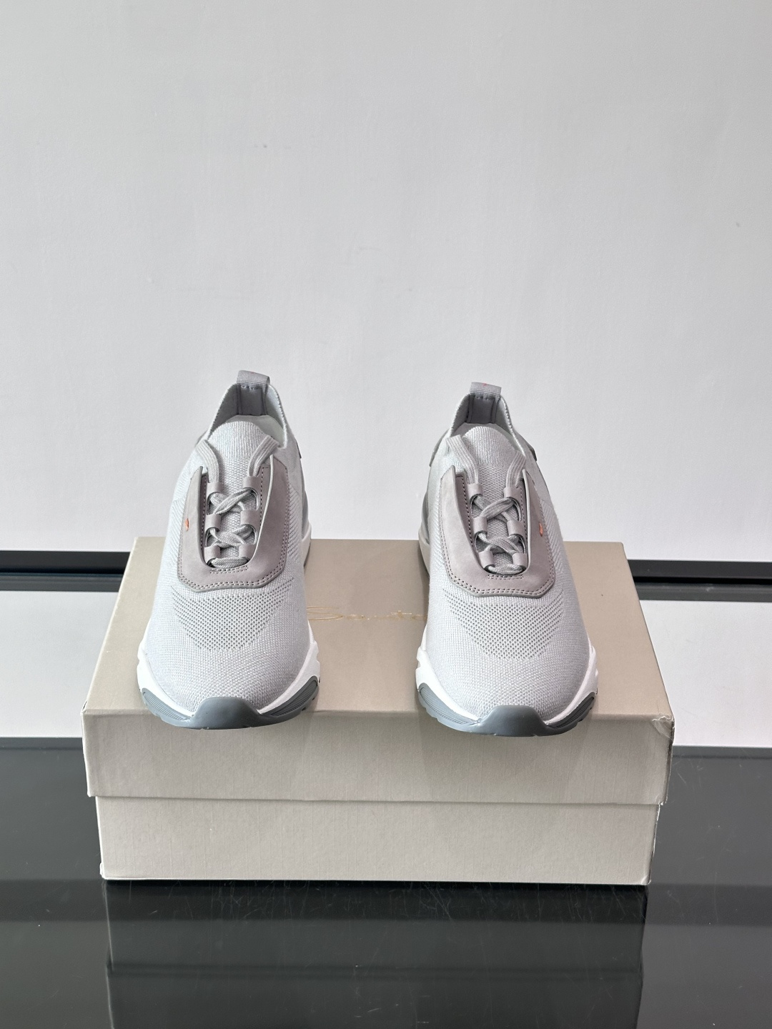 Santoni/圣东尼新款男士休闲运动鞋，进口一体飞织材质，质感高端细腻，小牛皮垫脚，贴肤柔软，简约不简