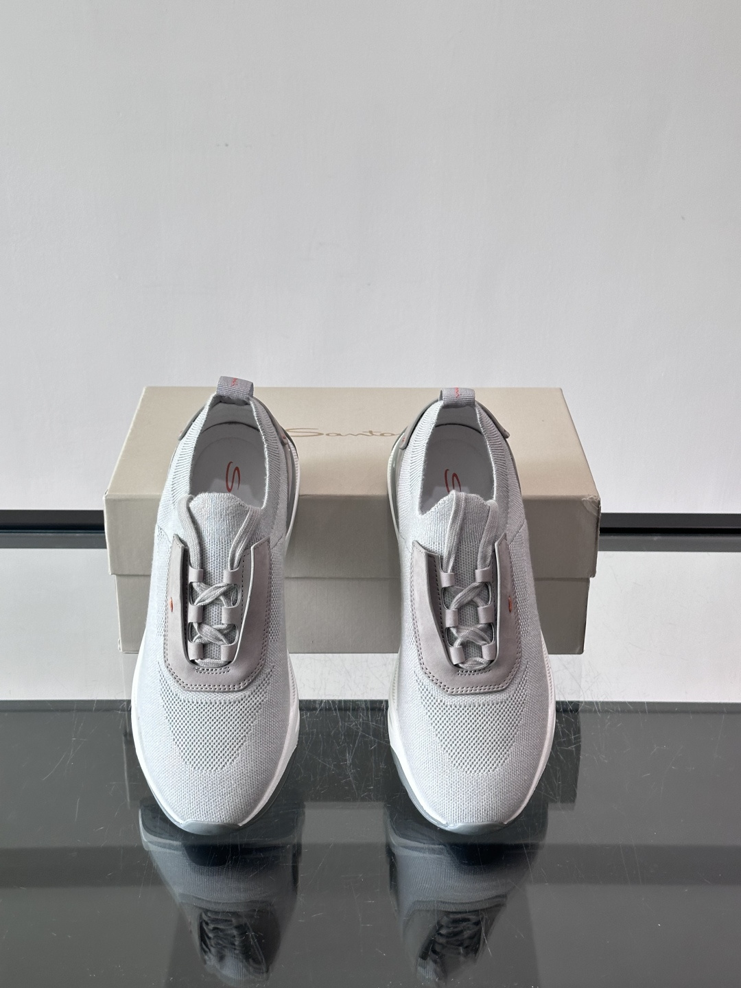 Santoni/圣东尼新款男士休闲运动鞋，进口一体飞织材质，质感高端细腻，小牛皮垫脚，贴肤柔软，简约不简