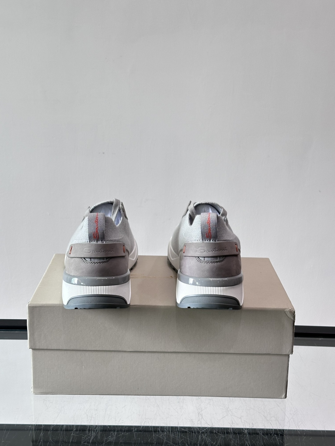 Santoni/圣东尼新款男士休闲运动鞋，进口一体飞织材质，质感高端细腻，小牛皮垫脚，贴肤柔软，简约不简