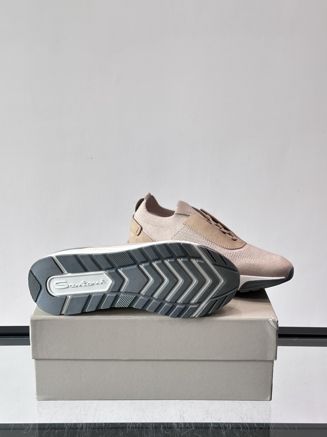 Santoni/圣东尼新款男士休闲运动鞋，进口一体飞织材质，质感高端细腻，小牛皮垫脚，贴肤柔软，简约不简