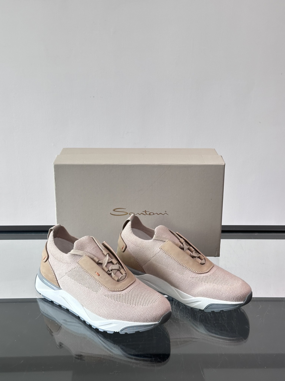 Santoni/圣东尼新款男士休闲运动鞋，进口一体飞织材质，质感高端细腻，小牛皮垫脚，贴肤柔软，简约不简