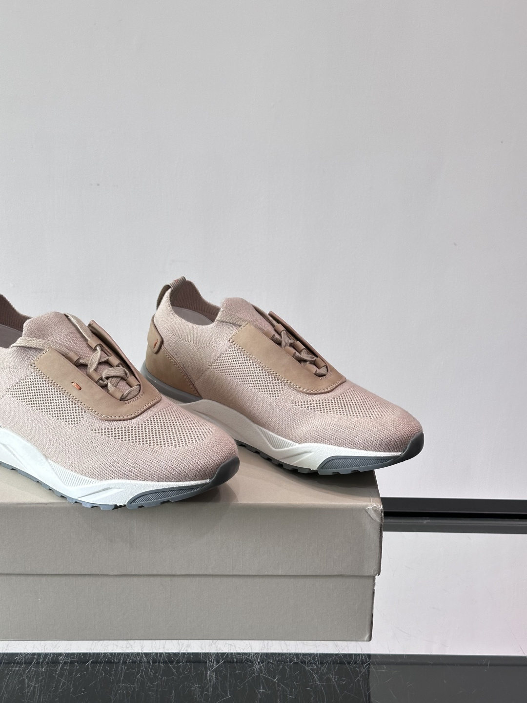 Santoni/圣东尼新款男士休闲运动鞋，进口一体飞织材质，质感高端细腻，小牛皮垫脚，贴肤柔软，简约不简