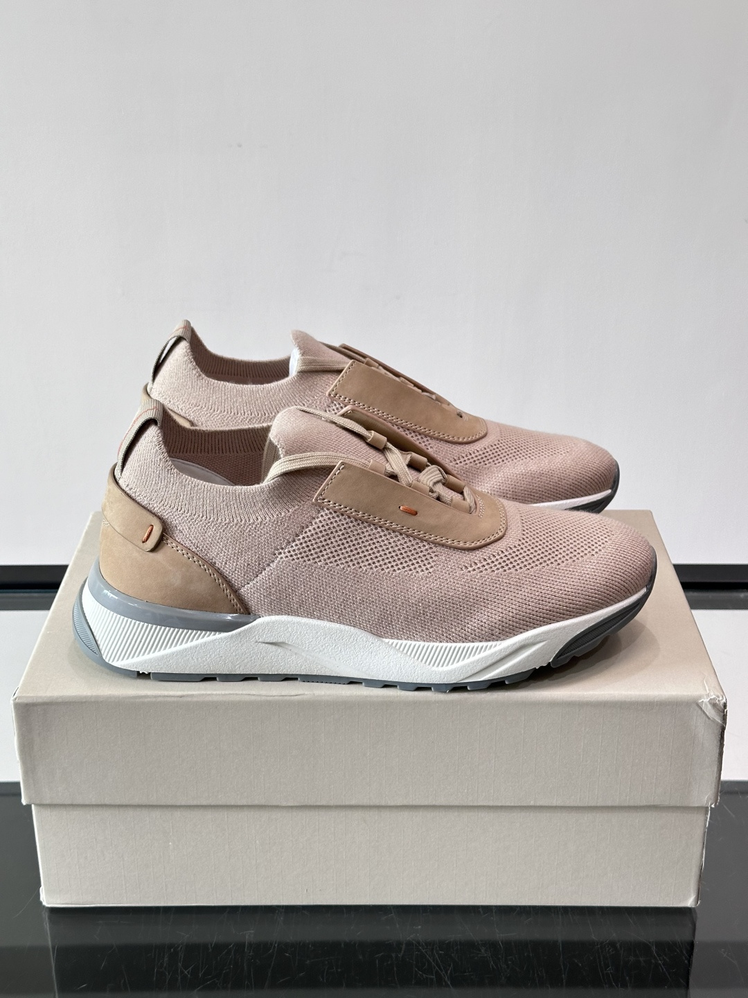 Santoni/圣东尼新款男士休闲运动鞋，进口一体飞织材质，质感高端细腻，小牛皮垫脚，贴肤柔软，简约不简