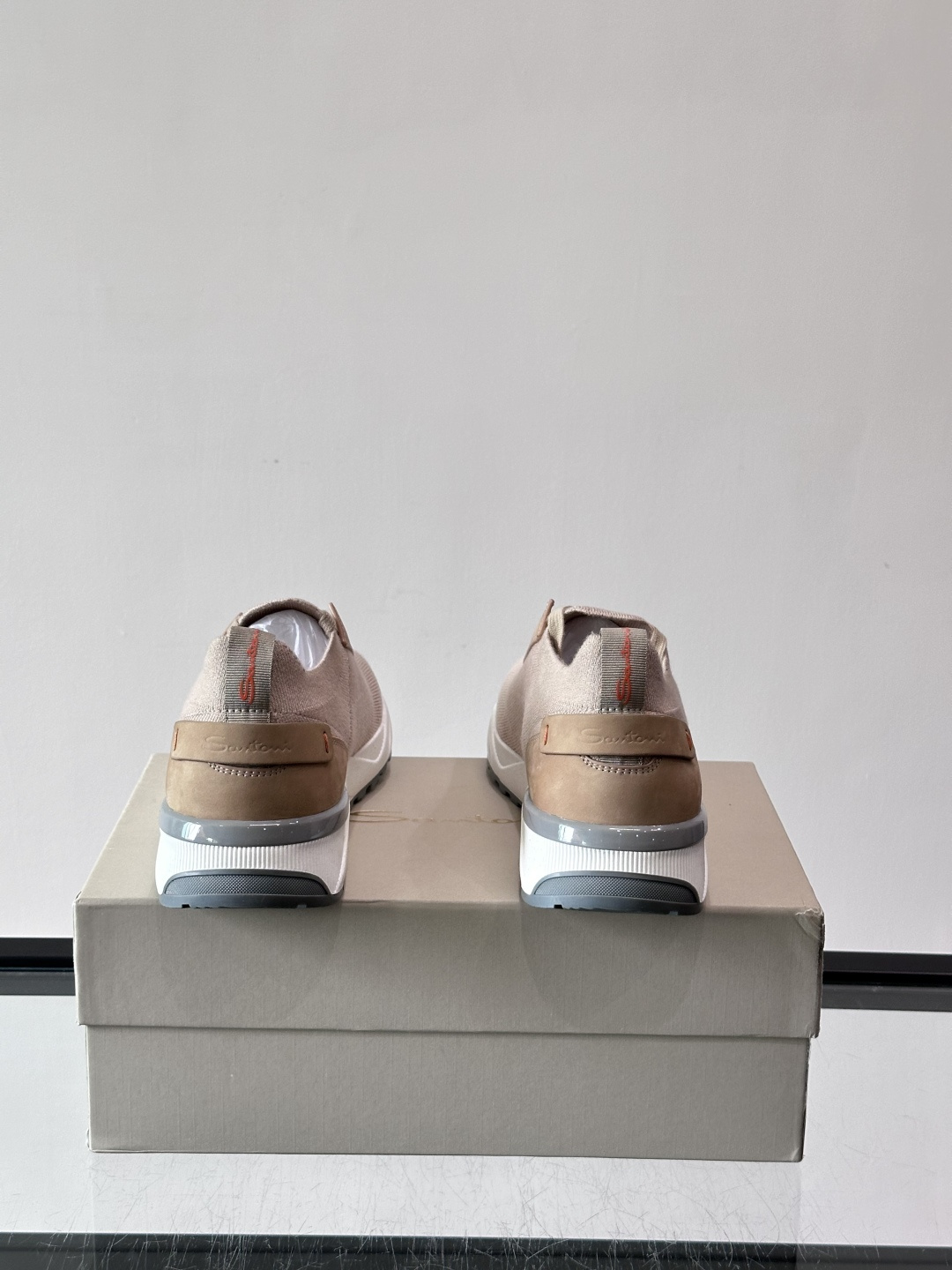 Santoni/圣东尼新款男士休闲运动鞋，进口一体飞织材质，质感高端细腻，小牛皮垫脚，贴肤柔软，简约不简