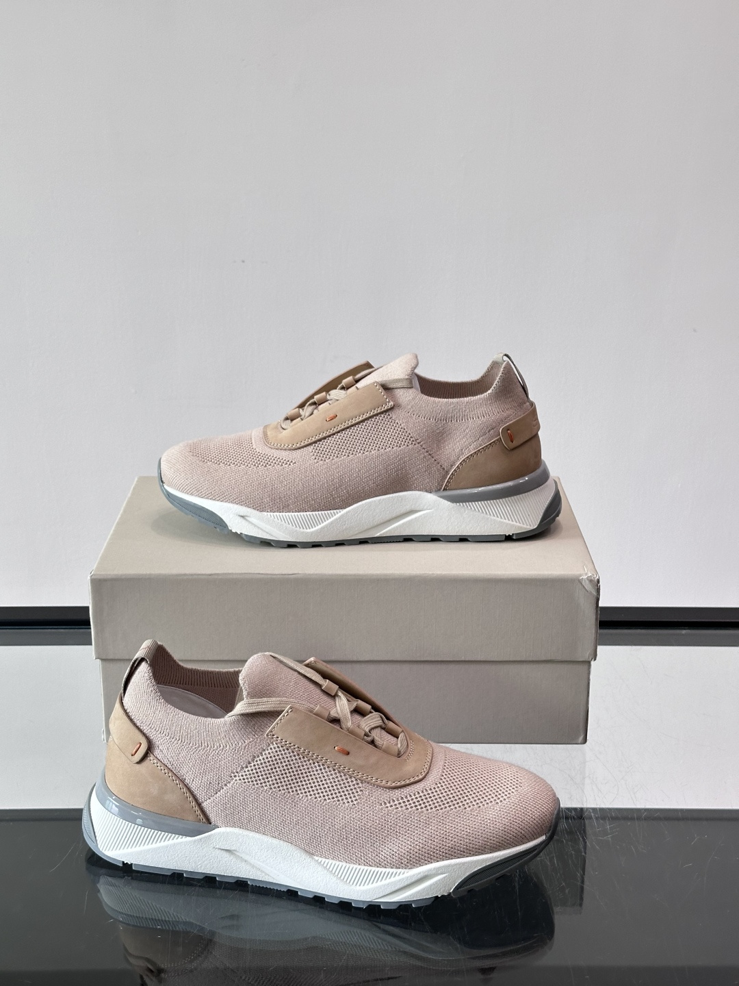 Santoni/圣东尼新款男士休闲运动鞋，进口一体飞织材质，质感高端细腻，小牛皮垫脚，贴肤柔软，简约不简