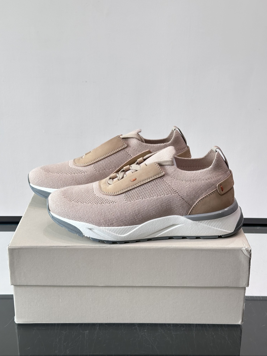 Santoni/圣东尼新款男士休闲运动鞋，进口一体飞织材质，质感高端细腻，小牛皮垫脚，贴肤柔软，简约不简