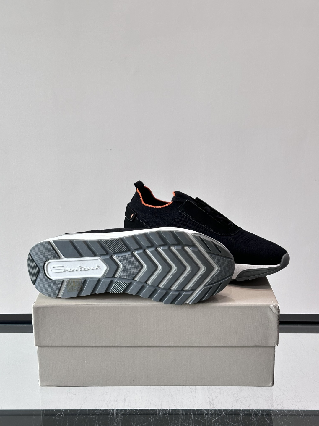 Santoni/圣东尼新款男士休闲运动鞋，进口一体飞织材质，质感高端细腻，小牛皮垫脚，贴肤柔软，简约不简