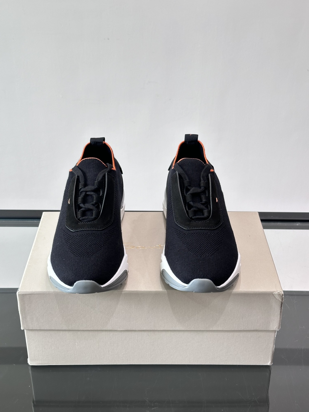 Santoni/圣东尼新款男士休闲运动鞋，进口一体飞织材质，质感高端细腻，小牛皮垫脚，贴肤柔软，简约不简