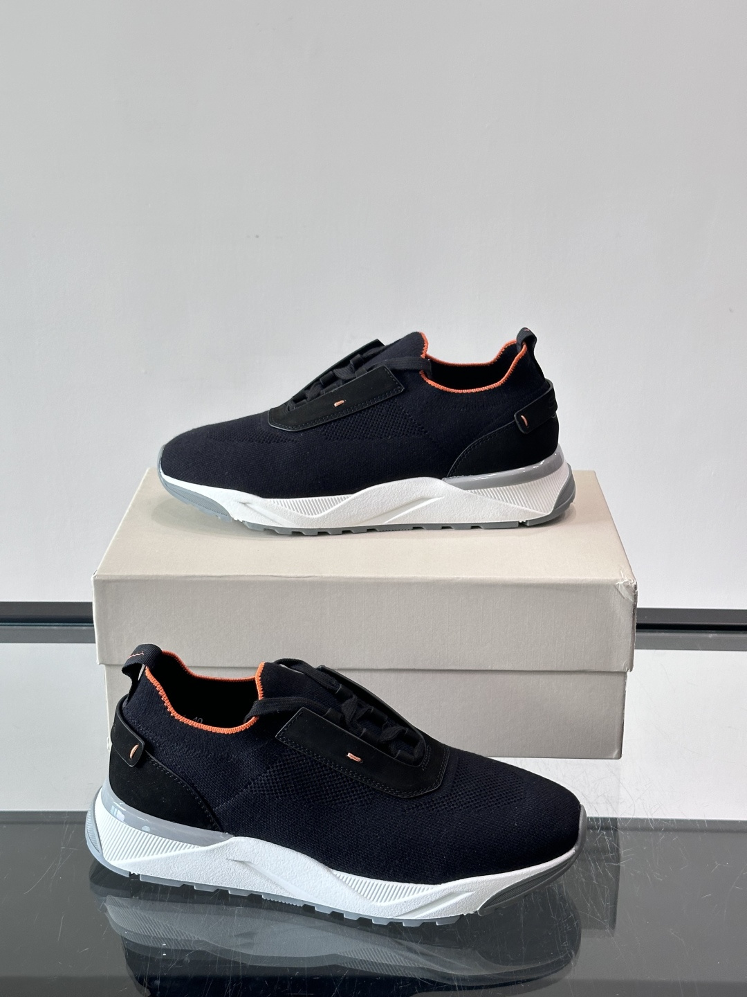 Santoni/圣东尼新款男士休闲运动鞋，进口一体飞织材质，质感高端细腻，小牛皮垫脚，贴肤柔软，简约不简