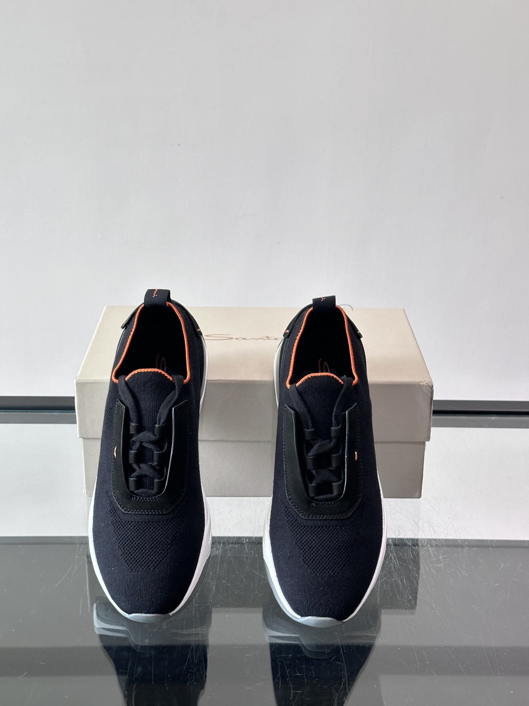 Santoni/圣东尼新款男士休闲运动鞋，进口一体飞织材质，质感高端细腻，小牛皮垫脚，贴肤柔软，简约不简