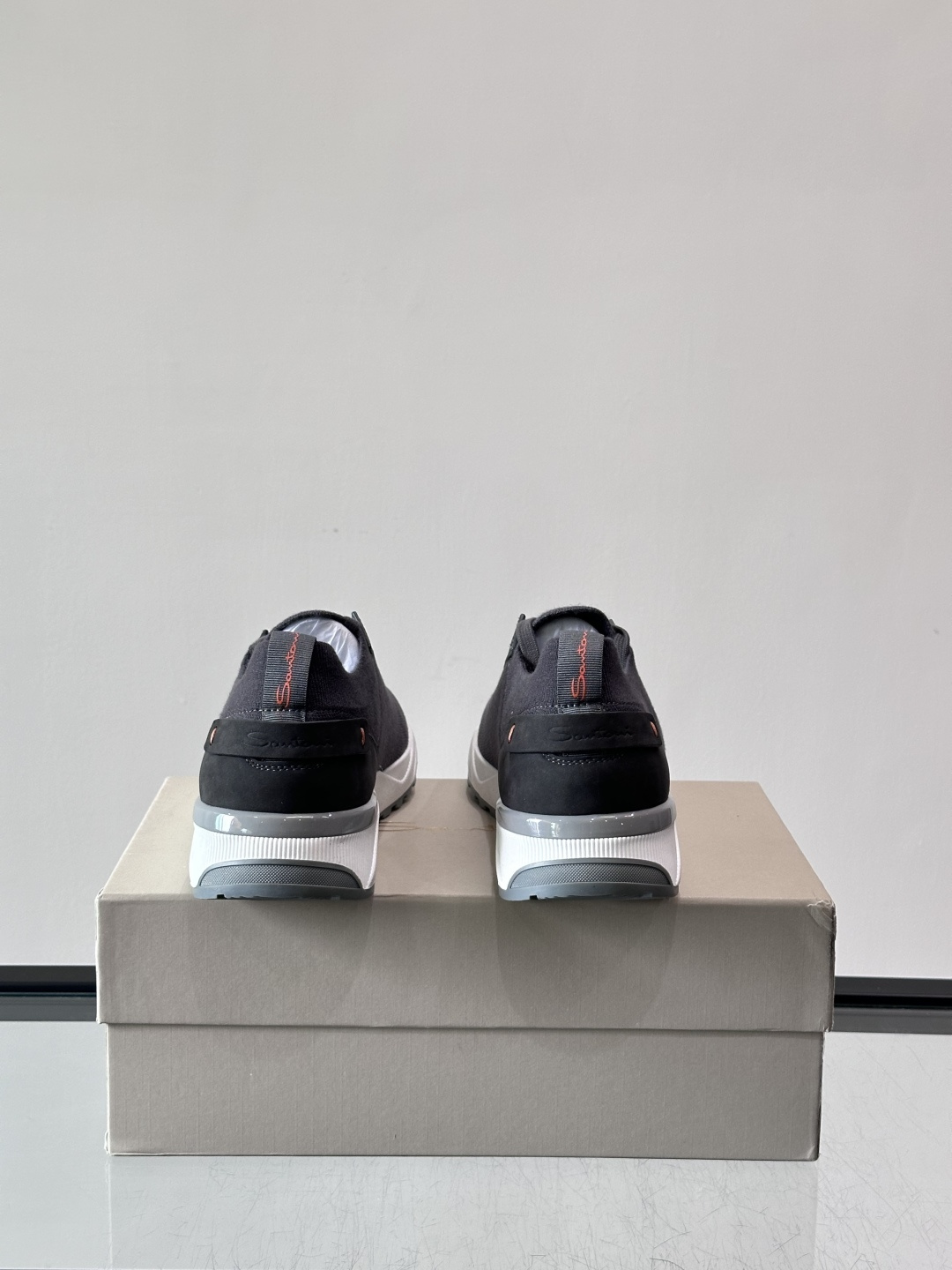 Santoni/圣东尼新款男士休闲运动鞋，进口一体飞织材质，质感高端细腻，小牛皮垫脚，贴肤柔软，简约不简