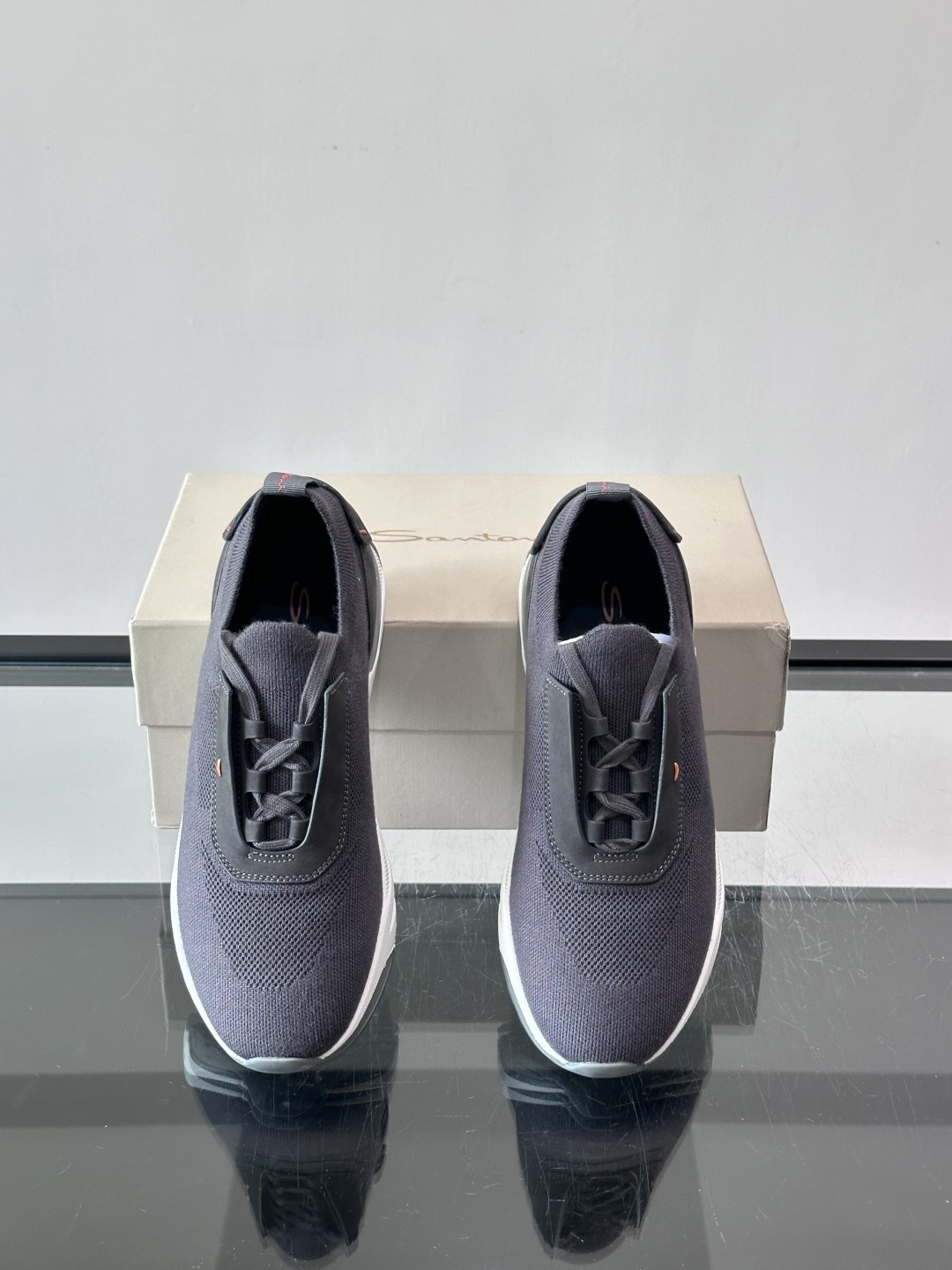 Santoni/圣东尼新款男士休闲运动鞋，进口一体飞织材质，质感高端细腻，小牛皮垫脚，贴肤柔软，简约不简
