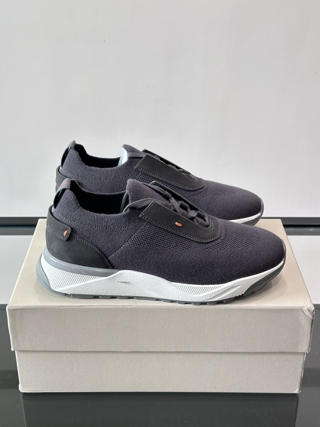 Santoni/圣东尼新款男士休闲运动鞋，进口一体飞织材质，质感高端细腻，小牛皮垫脚，贴肤柔软，简约不简