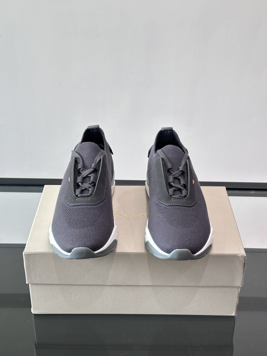 Santoni/圣东尼新款男士休闲运动鞋，进口一体飞织材质，质感高端细腻，小牛皮垫脚，贴肤柔软，简约不简
