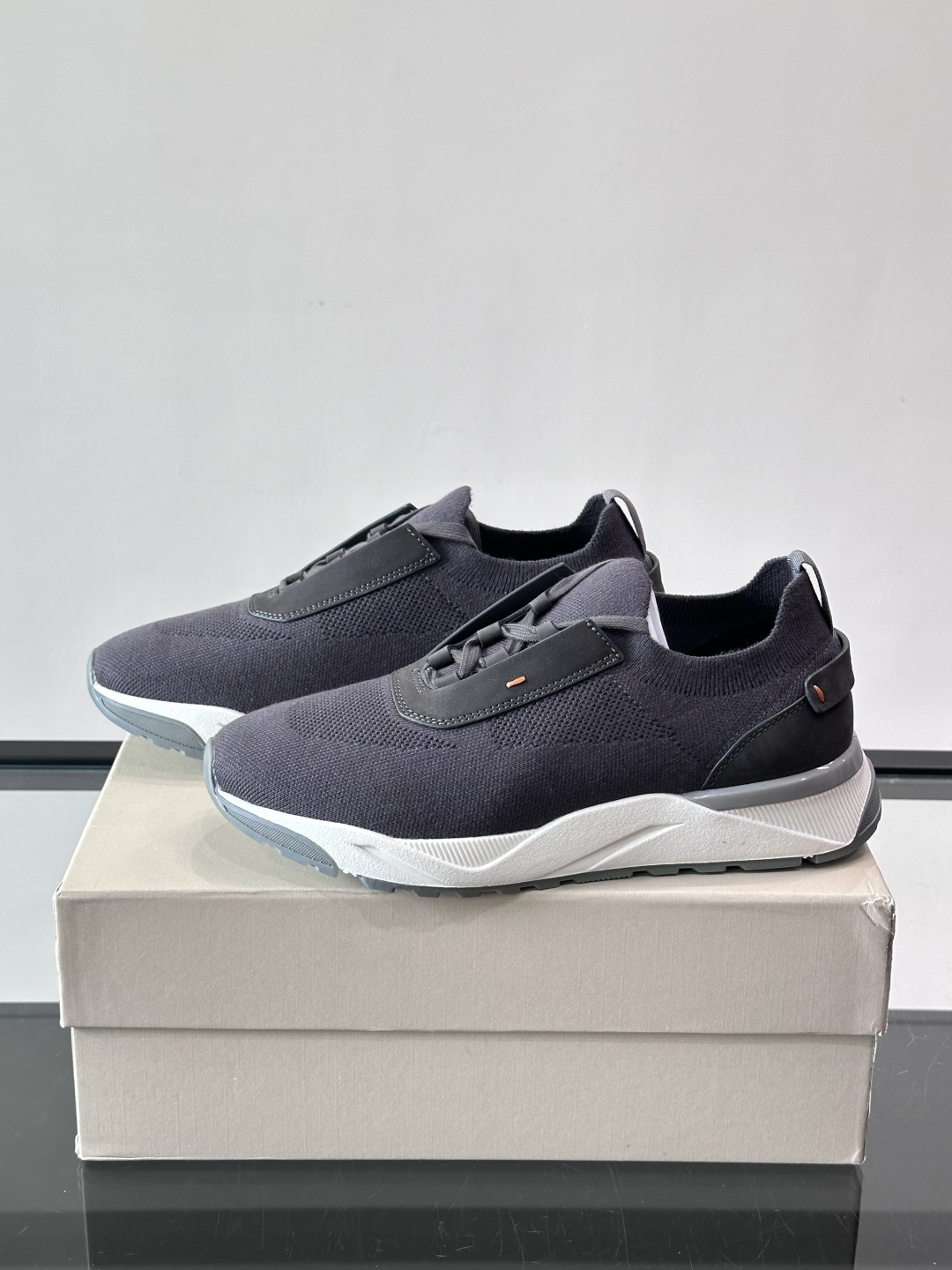 Santoni/圣东尼新款男士休闲运动鞋，进口一体飞织材质，质感高端细腻，小牛皮垫脚，贴肤柔软，简约不简