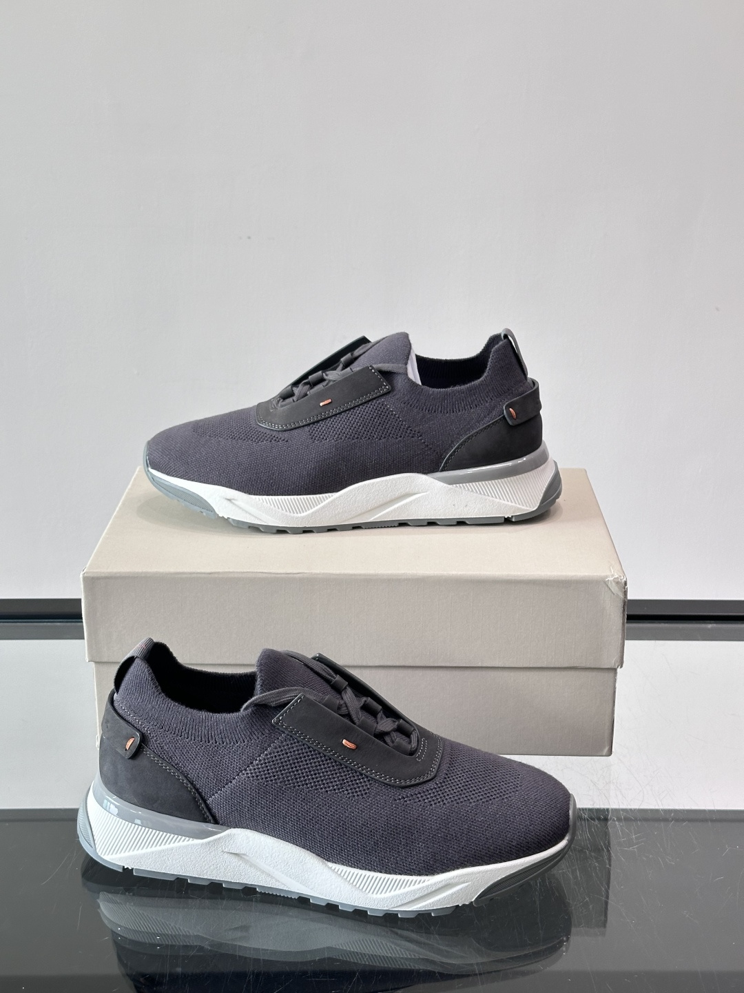 Santoni/圣东尼新款男士休闲运动鞋，进口一体飞织材质，质感高端细腻，小牛皮垫脚，贴肤柔软，简约不简