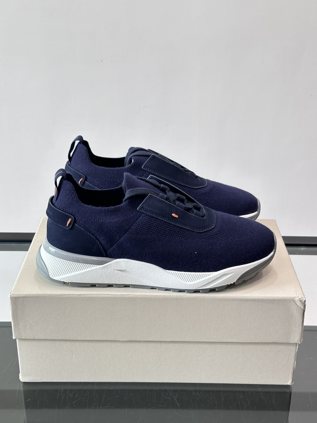 Santoni/圣东尼新款男士休闲运动鞋，进口一体飞织材质，质感高端细腻，小牛皮垫脚，贴肤柔软，简约不简