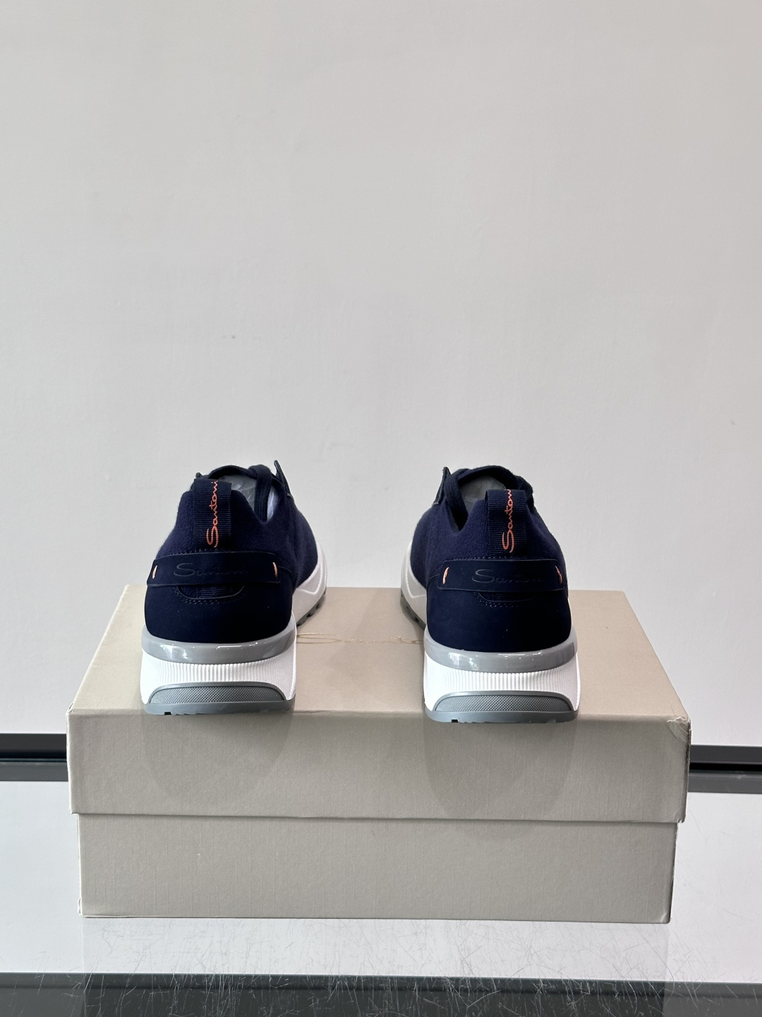 Santoni/圣东尼新款男士休闲运动鞋，进口一体飞织材质，质感高端细腻，小牛皮垫脚，贴肤柔软，简约不简