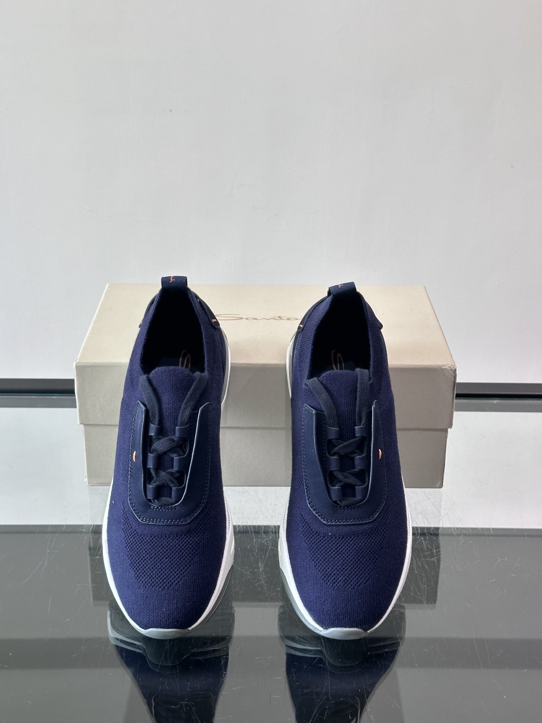 Santoni/圣东尼新款男士休闲运动鞋，进口一体飞织材质，质感高端细腻，小牛皮垫脚，贴肤柔软，简约不简