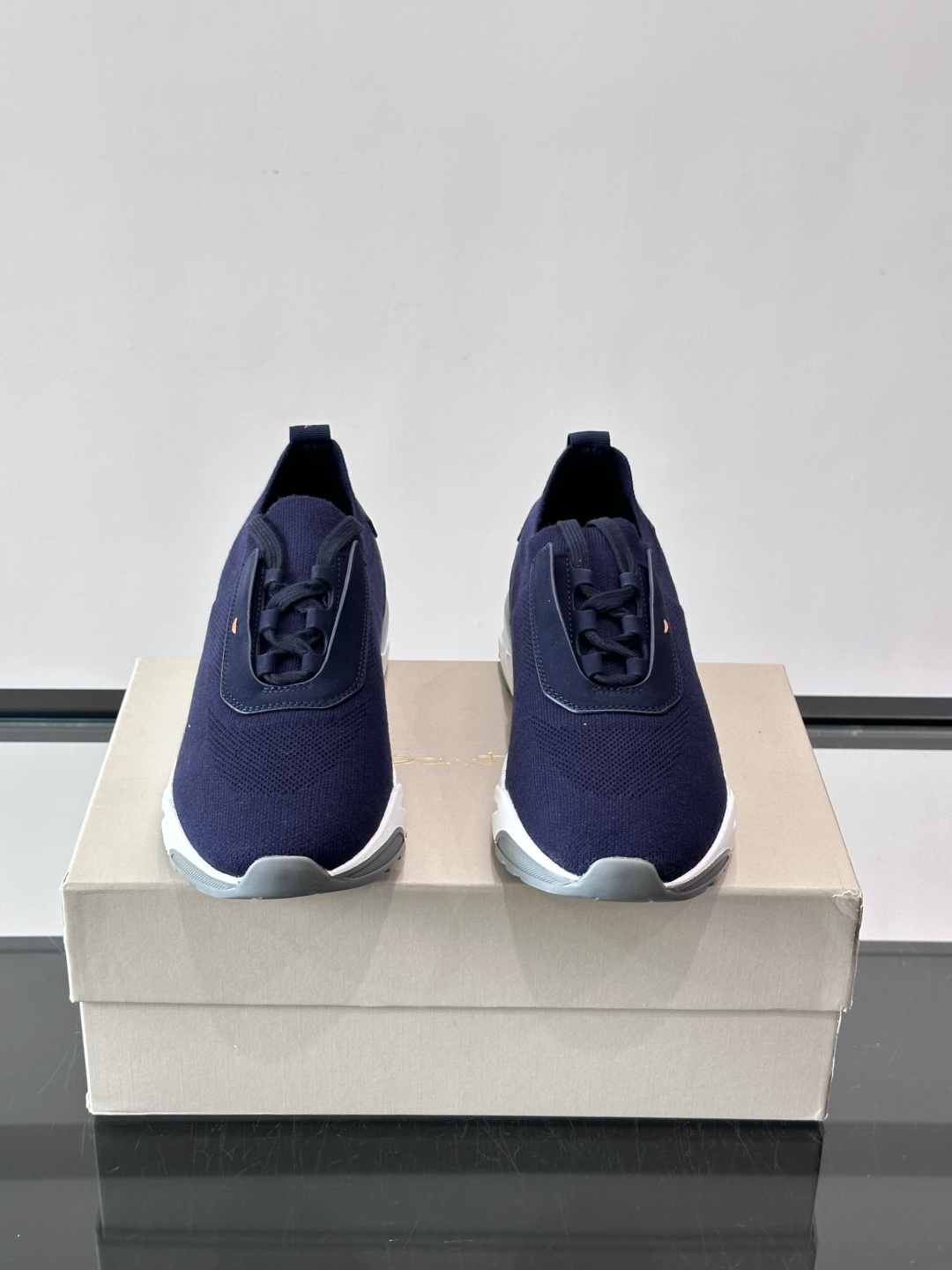 Santoni/圣东尼新款男士休闲运动鞋，进口一体飞织材质，质感高端细腻，小牛皮垫脚，贴肤柔软，简约不简