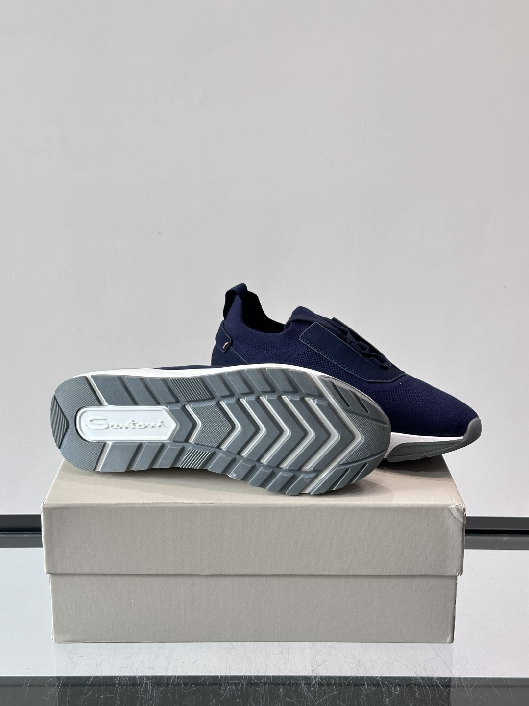 Santoni/圣东尼新款男士休闲运动鞋，进口一体飞织材质，质感高端细腻，小牛皮垫脚，贴肤柔软，简约不简