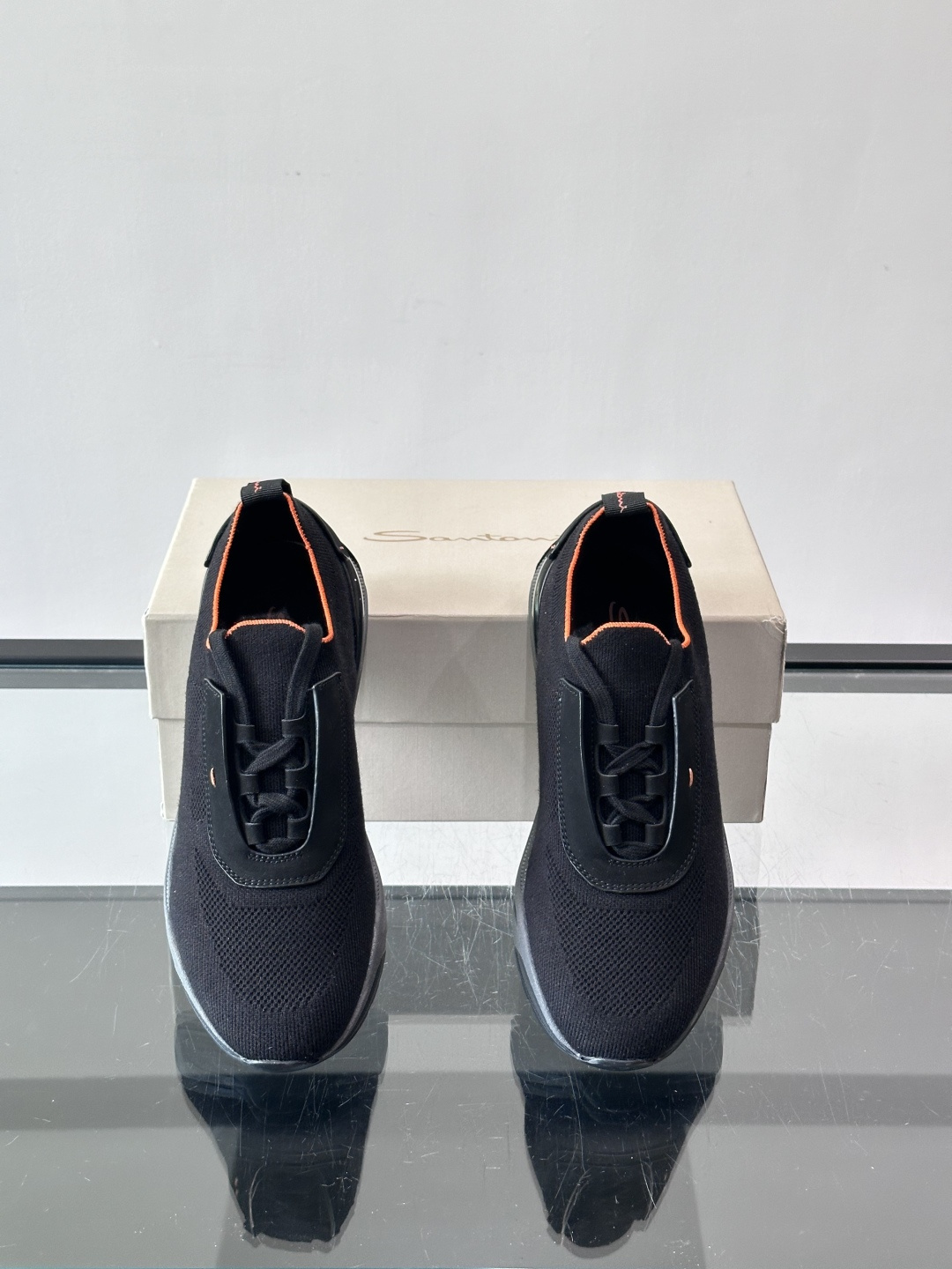 Santoni/圣东尼新款男士休闲运动鞋，进口一体飞织材质，质感高端细腻，小牛皮垫脚，贴肤柔软，简约不简