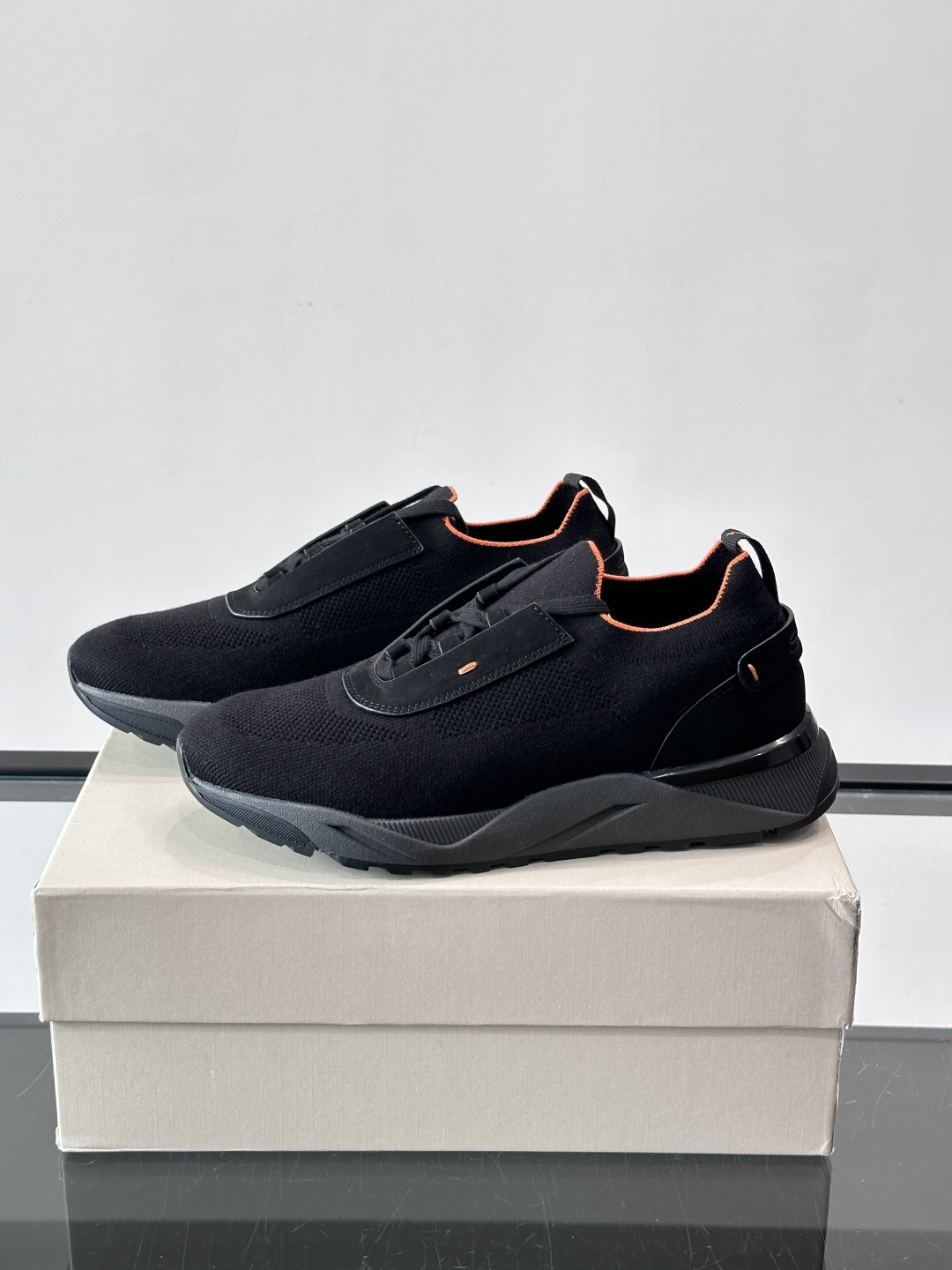 Santoni/圣东尼新款男士休闲运动鞋，进口一体飞织材质，质感高端细腻，小牛皮垫脚，贴肤柔软，简约不简