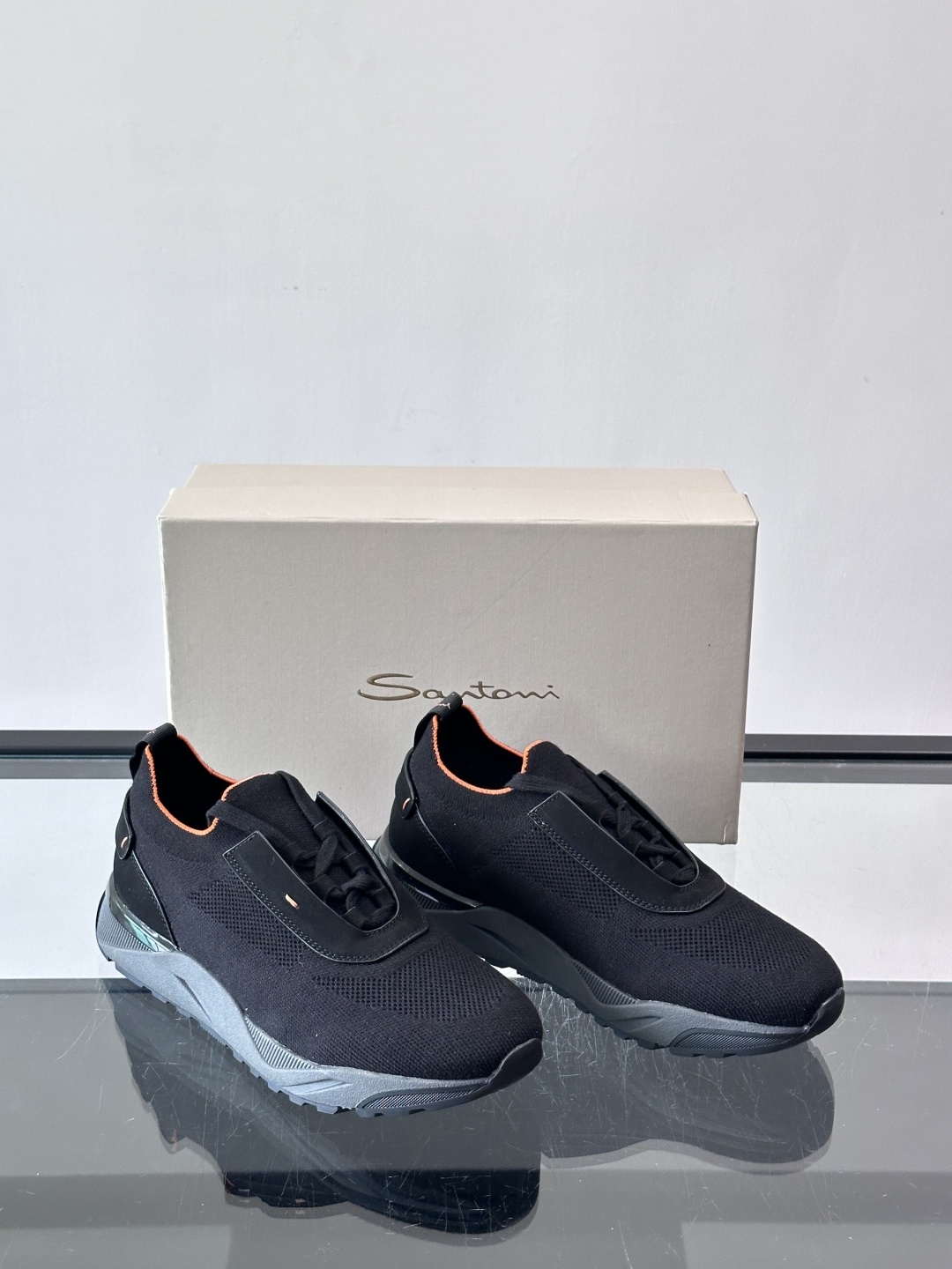 Santoni/圣东尼新款男士休闲运动鞋，进口一体飞织材质，质感高端细腻，小牛皮垫脚，贴肤柔软，简约不简