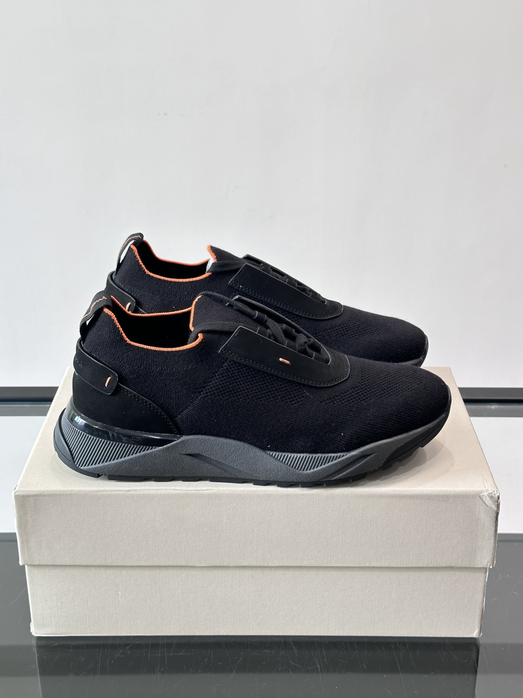 Santoni/圣东尼新款男士休闲运动鞋，进口一体飞织材质，质感高端细腻，小牛皮垫脚，贴肤柔软，简约不简