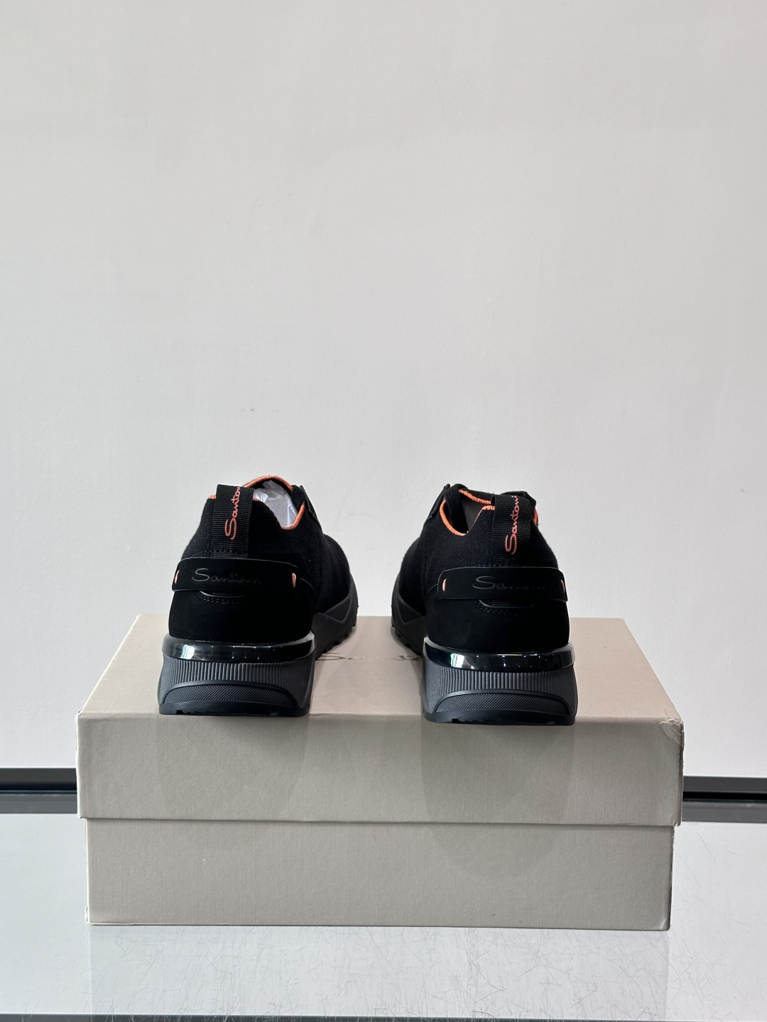 Santoni/圣东尼新款男士休闲运动鞋，进口一体飞织材质，质感高端细腻，小牛皮垫脚，贴肤柔软，简约不简