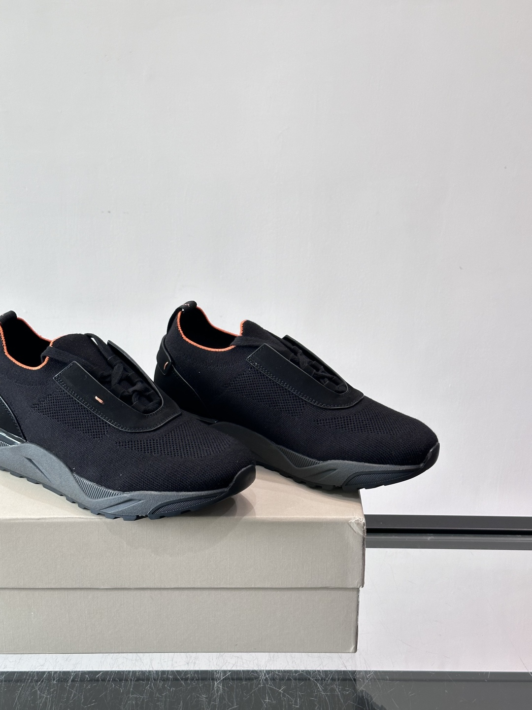 Santoni/圣东尼新款男士休闲运动鞋，进口一体飞织材质，质感高端细腻，小牛皮垫脚，贴肤柔软，简约不简