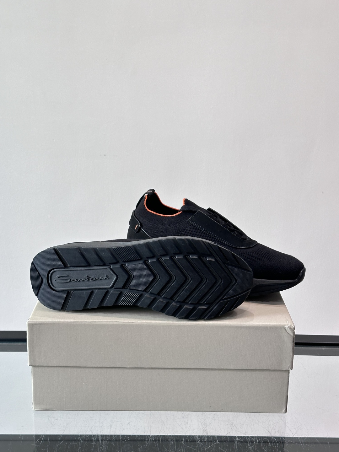 Santoni/圣东尼新款男士休闲运动鞋，进口一体飞织材质，质感高端细腻，小牛皮垫脚，贴肤柔软，简约不简