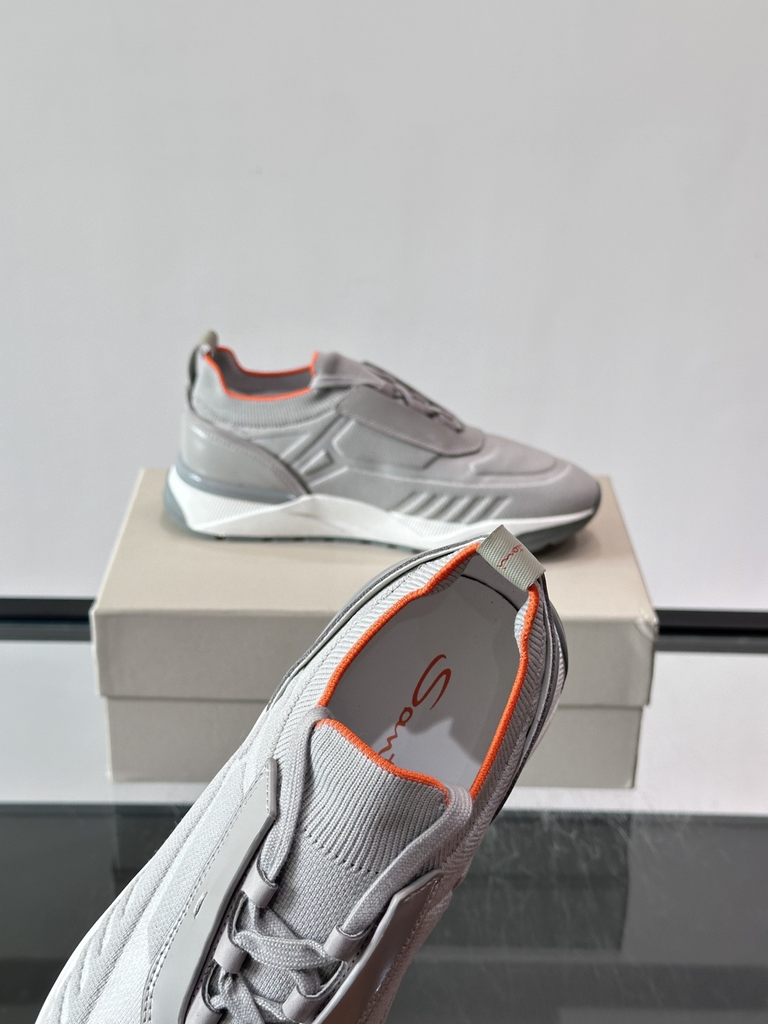 Santoni/圣东尼新款男士休闲运动鞋，进口一体飞织材质，质感高端细腻，小牛皮垫脚，贴肤柔软，简约不简
